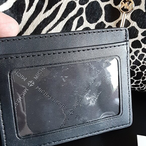 SOLD Michael Kors Hamilton Bag - Picture 5 of 7